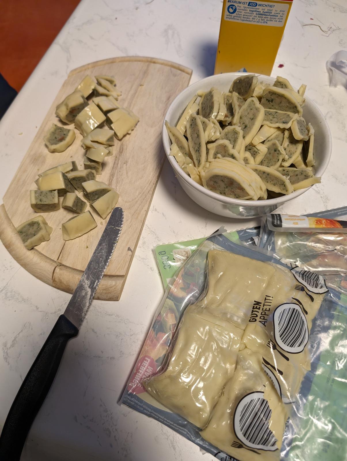 Maultaschen schneiden