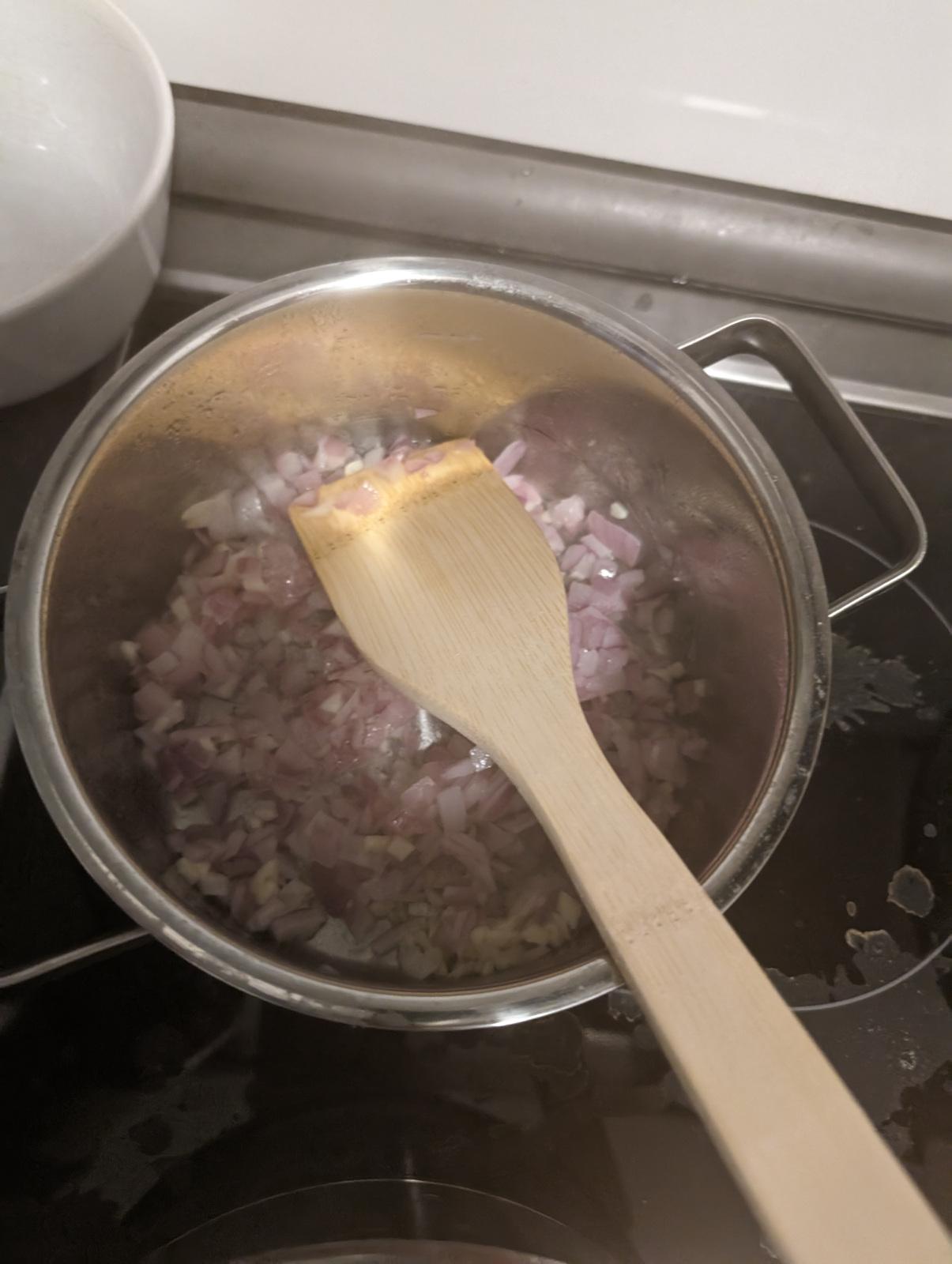 Topf mit Pfannenwender